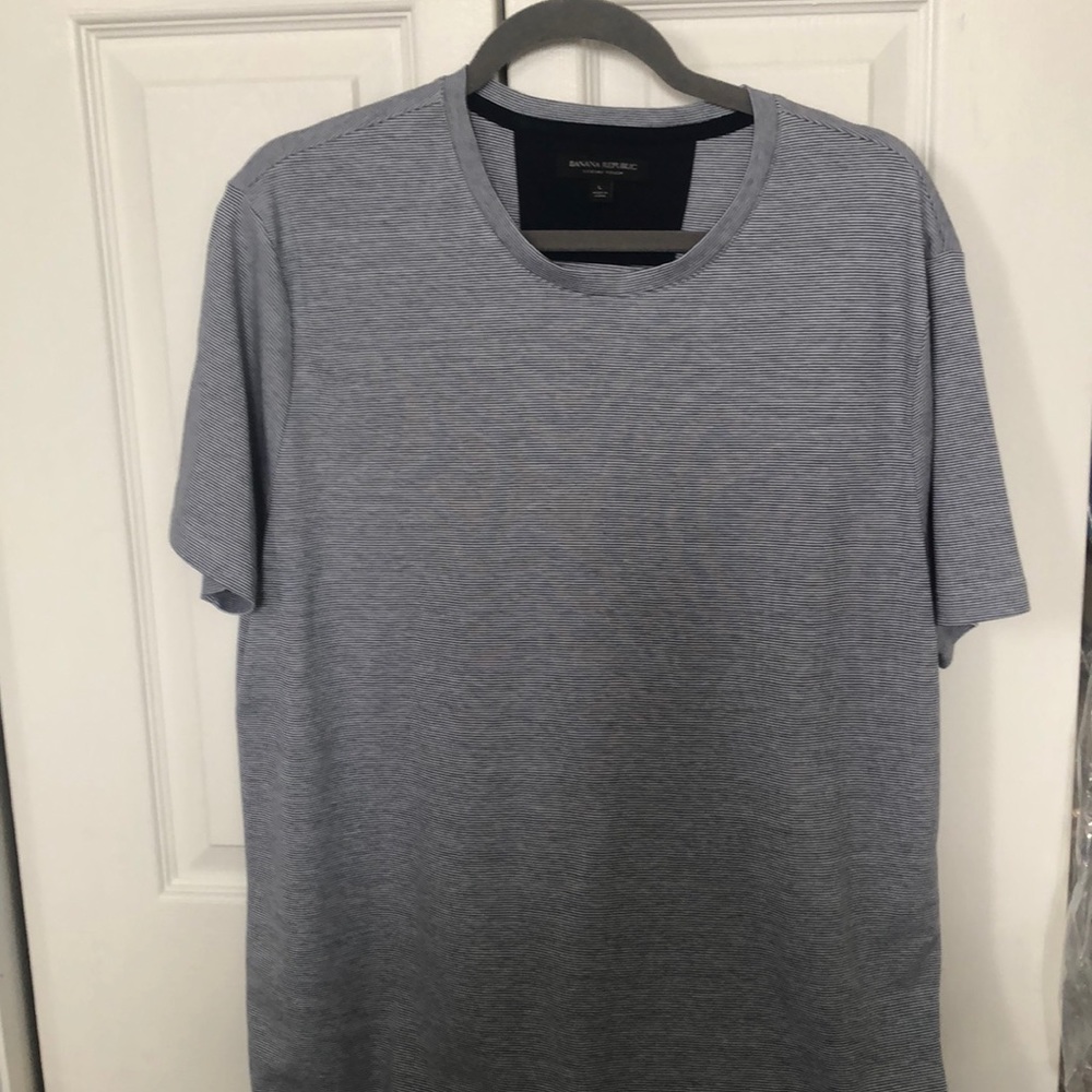 Banana republic short sleeve t-shirt, size large